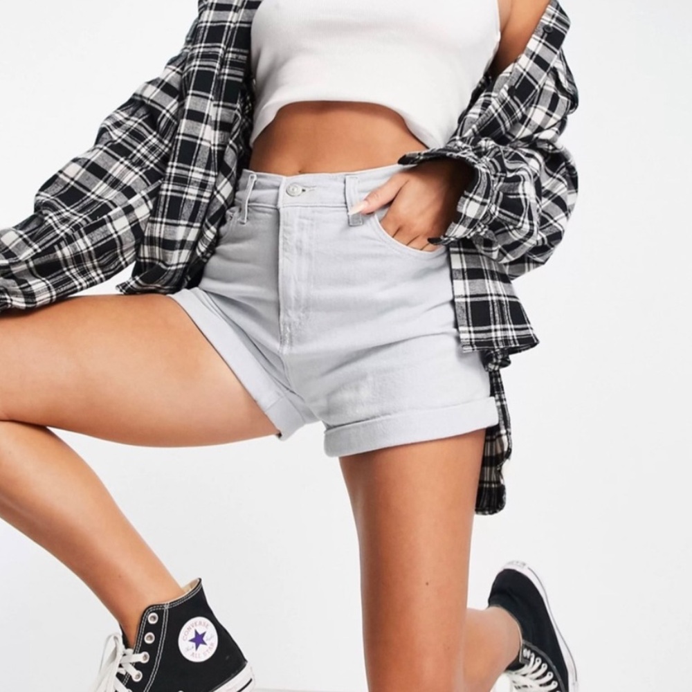 NWT Levi’s Mom Shorts Size 8/29 in Waste Not